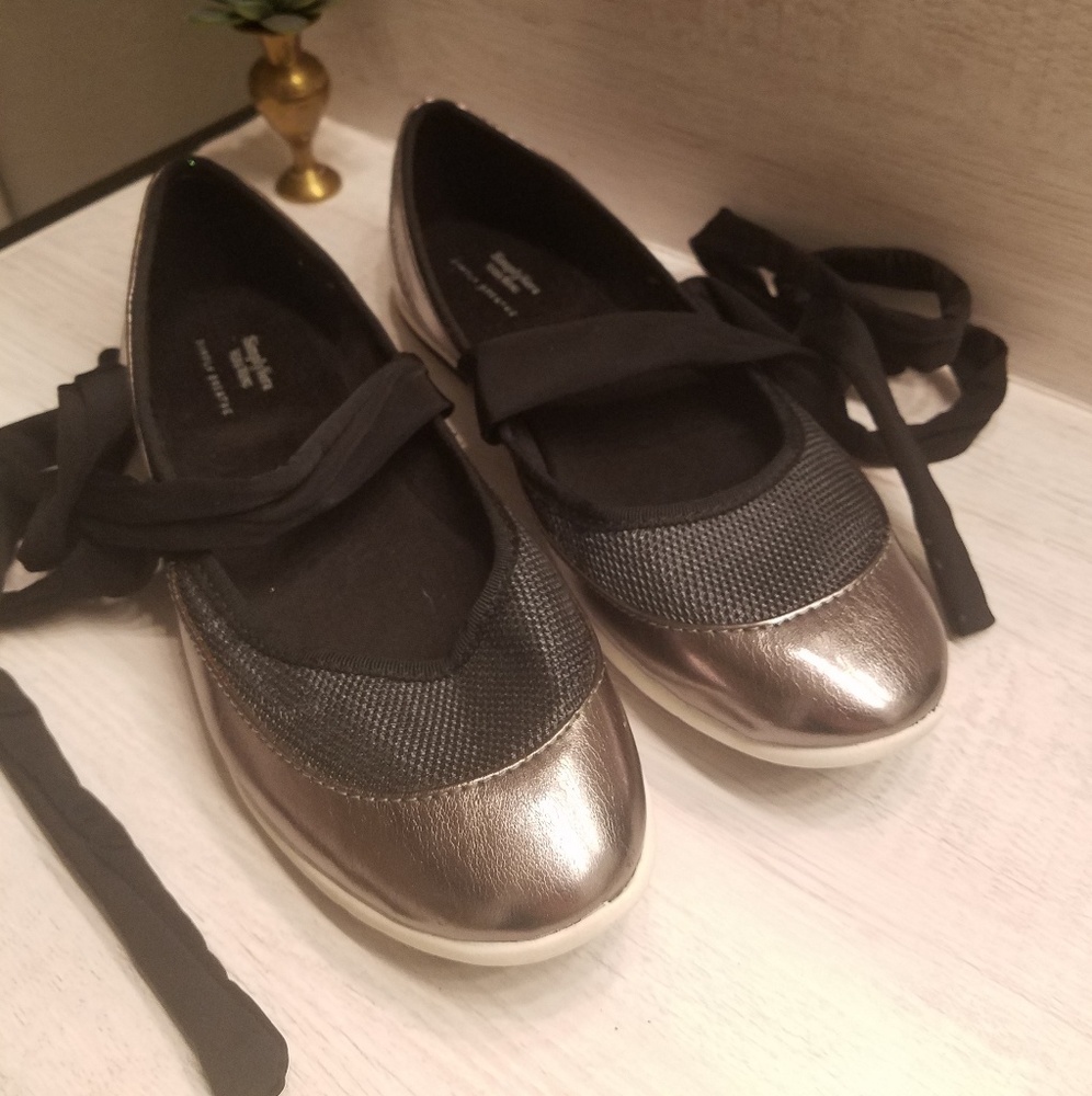 Simply Vera Vera Wang Simply Breathe Pewter sz 7